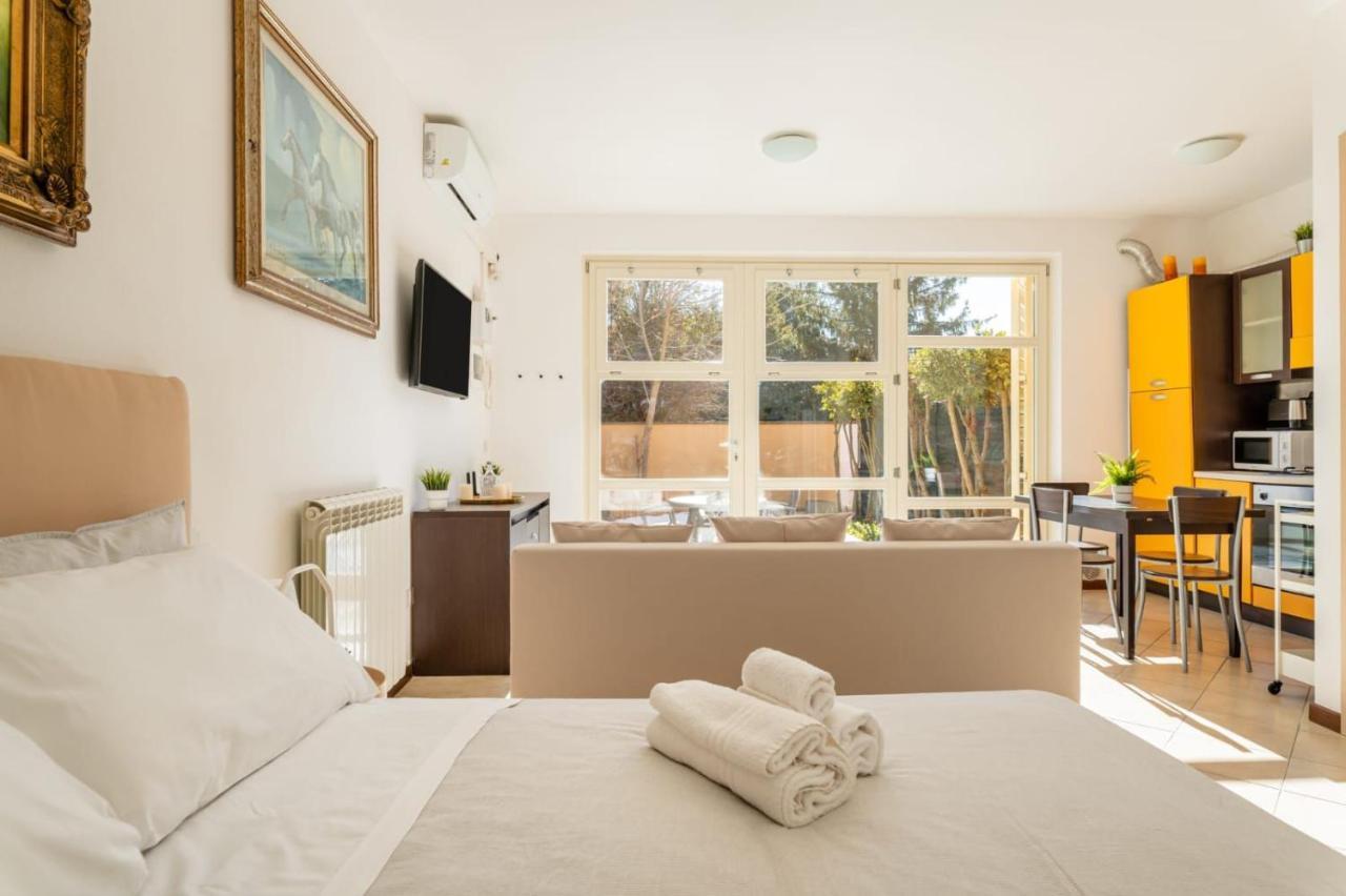 Apartment { White Garden } -comfort, Parking & Wi-fi- *